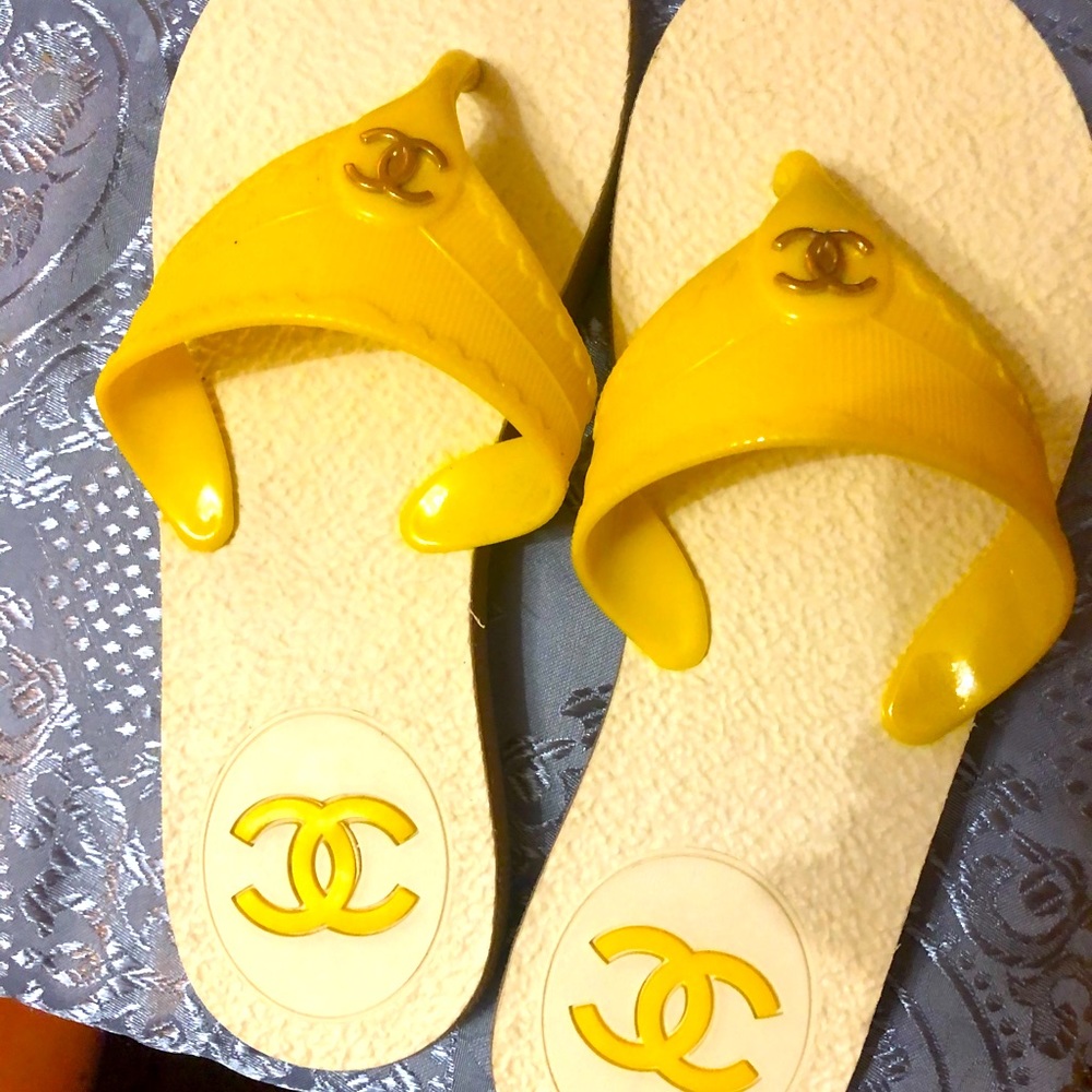 Chanel Rubber CC Thong Sandals - Shoes